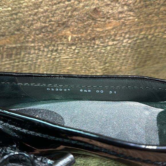 COLE HAAN BLACK PATENT LEATHER LOAFER WITH BOW - Picture 3 of 7